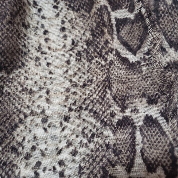 H&M scarf - Picture 2 of 3